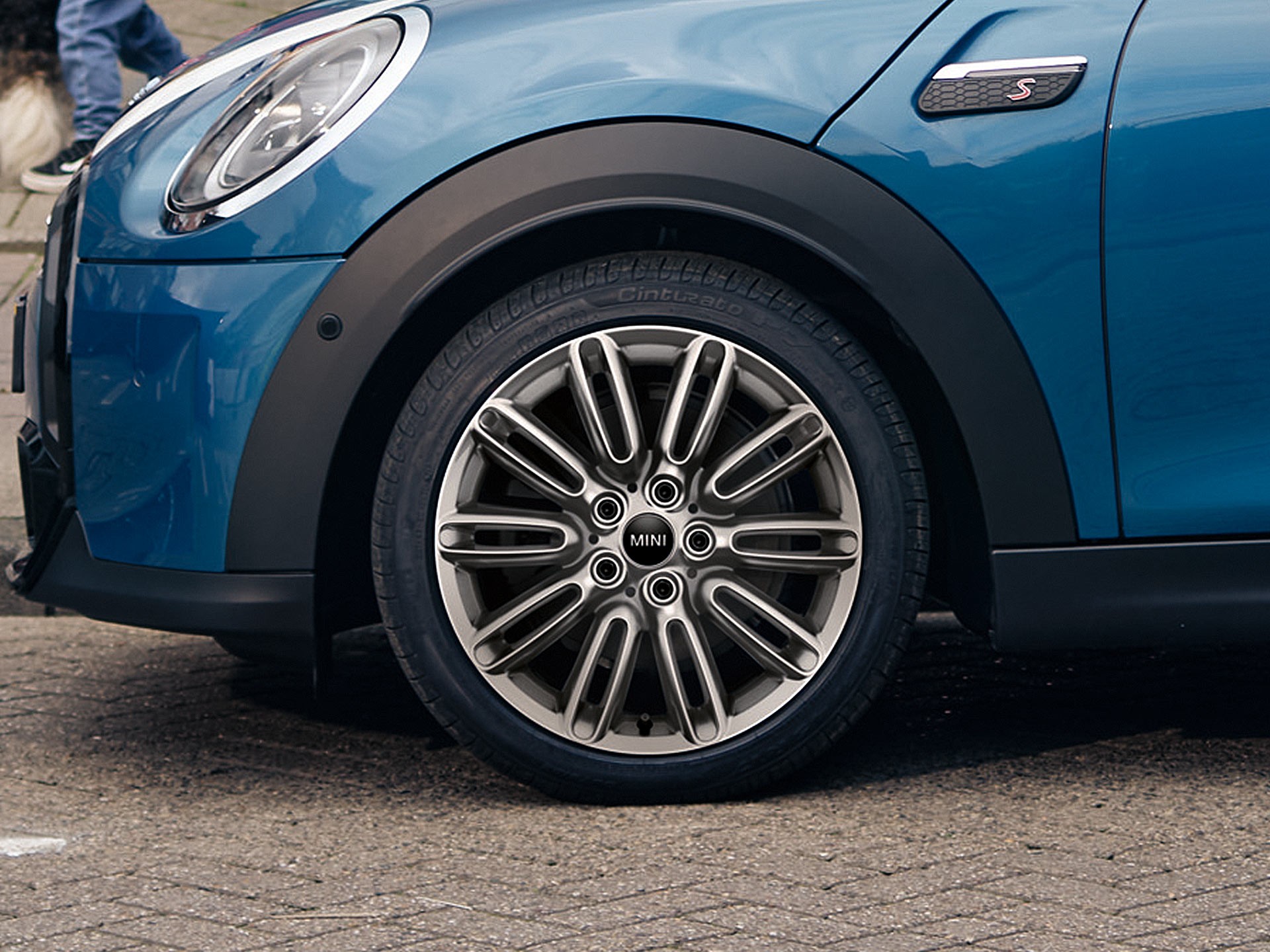The New MINI 5 Door – 15~18インチの専用アロイ・ホイール